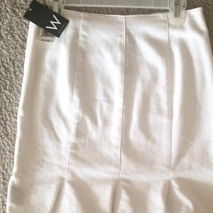 W white ruffle bottom skirt